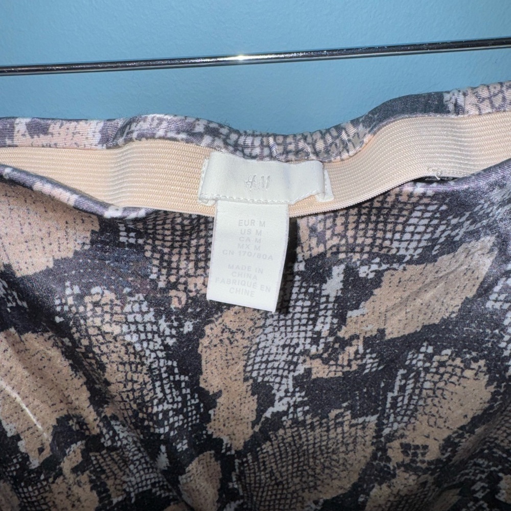 H&M Gray and Cream Snake Print Mini Skirt - Picture 2 of 3
